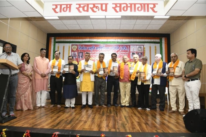 दिनेश कुमार माली की ‘दिग्गज साहित्यकारों से सारस्वत आलाप‘ एवं ‘शहीद बीका नाएक की खोज‘ पुस्तकों का हुआ विमोचन 
