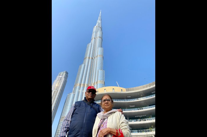 बुर्ज ख़लीफा के सामने